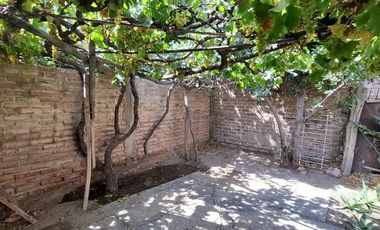 En Venta, Casa de 3 dormitorios, a reciclar,  B° Confluencia, Neuquén
