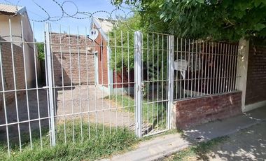 En Venta, Casa de 3 dormitorios, a reciclar,  B° Confluencia, Neuquén