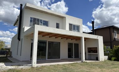 Casa en  Venta en Barrio  Araucarias Puertos