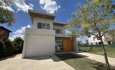 Casa en  Venta en Barrio  Araucarias Puertos