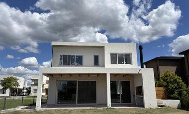 Casa en  Venta en Barrio  Araucarias Puertos
