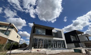 Casa en  Venta y. Alquiler en El Yacht Nordelta