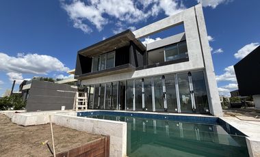 Casa en  Venta y. Alquiler en El Yacht Nordelta