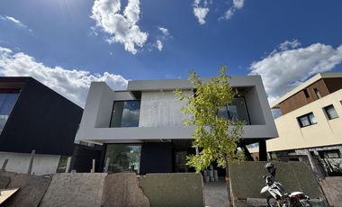 Casa en  Venta y. Alquiler en El Yacht Nordelta