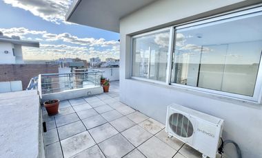 Alquiler 3 ambientes San ISISDRO. Con terraza, parrilla y VISTA AL HIPODROMO Y AL RIO