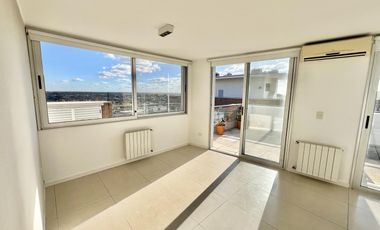 Alquiler 3 ambientes San ISISDRO. Con terraza, parrilla y VISTA AL HIPODROMO Y AL RIO