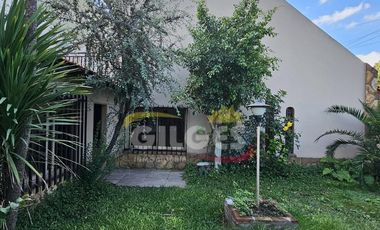 Venta Casa 4 Amb. Ramos Mejía  Fondo Libre  Apto crédito