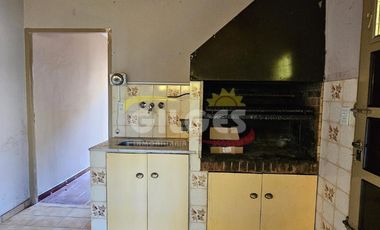 Venta Casa 4 Amb. Ramos Mejía  Fondo Libre  Apto crédito