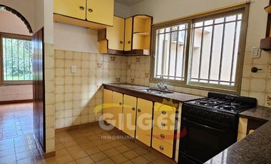 Venta Casa 4 Amb. Ramos Mejía  Fondo Libre  Apto crédito