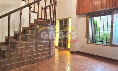 Venta Casa 4 Amb. Ramos Mejía  Fondo Libre  Apto crédito