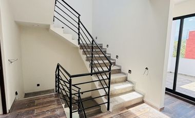 Casa en venta con habitación en planta baja- Excelentes espacios sociales