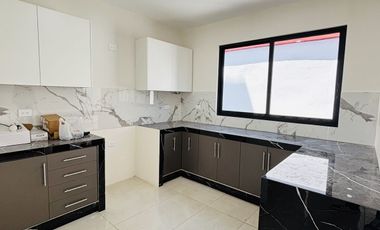 Casa en venta con habitación en planta baja- Excelentes espacios sociales