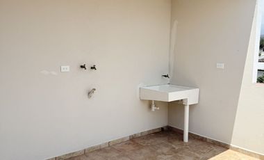 Casa en venta con habitación en planta baja- Excelentes espacios sociales