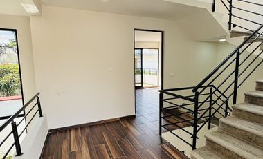 Casa en venta con habitación en planta baja- Excelentes espacios sociales