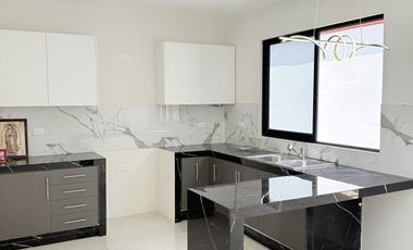 Casa en venta con habitación en planta baja- Excelentes espacios sociales