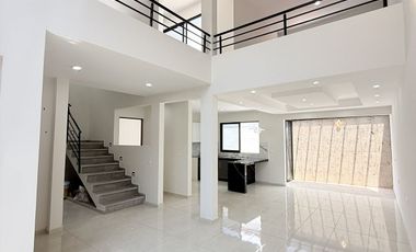 Casa en venta con habitación en planta baja- Excelentes espacios sociales