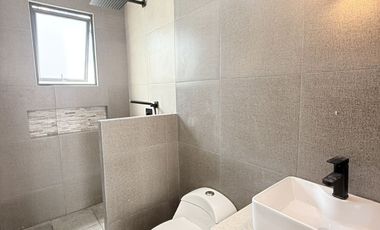 Casa en venta con habitación en planta baja- Excelentes espacios sociales