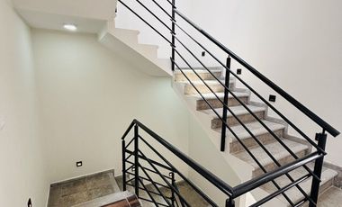 Casa en venta con habitación en planta baja- Excelentes espacios sociales