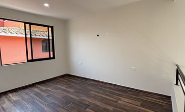 Casa en venta con habitación en planta baja- Excelentes espacios sociales