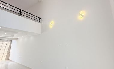 Casa en venta con habitación en planta baja- Excelentes espacios sociales