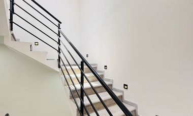 Casa en venta con habitación en planta baja- Excelentes espacios sociales