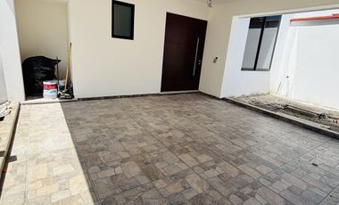 Casa en venta con habitación en planta baja- Excelentes espacios sociales
