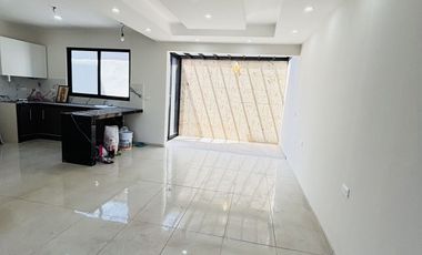 Casa en venta con habitación en planta baja- Excelentes espacios sociales
