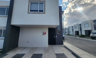 CASA EN VENTA HACIENDA DE LAS FUENTES CALIMAYA