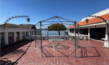 CASA EN RENTA A ORILLA DEL LAGO TEQUES “MC.