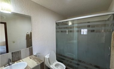 CASA EN RENTA A ORILLA DEL LAGO TEQUES “MC.