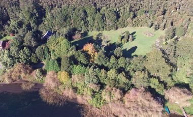 Hermosa parcela con orilla y vista al lago Llanquihue