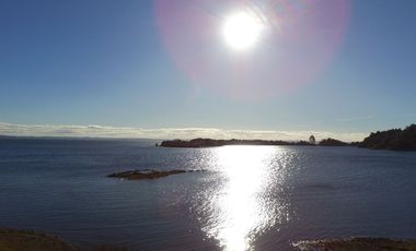 Hermosa parcela con orilla y vista al lago Llanquihue