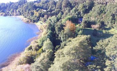 Hermosa parcela con orilla y vista al lago Llanquihue