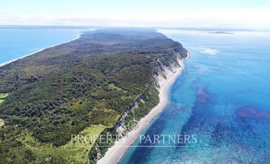 Oportunidad: Precioso terreno de 33,3 ha con vegetación nativa y vistas impactantes al océano Pacífico