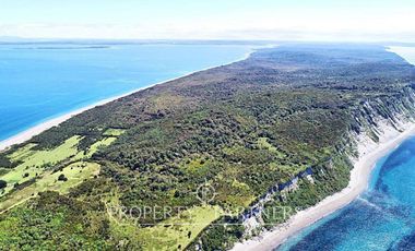 Oportunidad: Precioso terreno de 33,3 ha con vegetación nativa y vistas impactantes al océano Pacífico