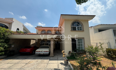 CASA EN VENTA EN AZALEAS BUGAMBILIAS, ZAPOPAN