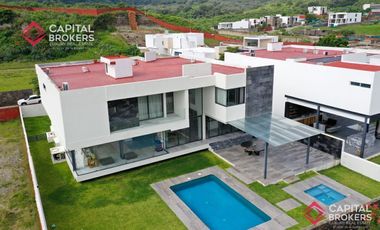 Casa en Venta en Zapopan Ayamonte de Lujo con Alberca y Jardín