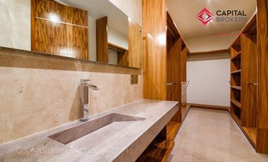 Casa en Venta en Zapopan Ayamonte de Lujo con Alberca y Jardín