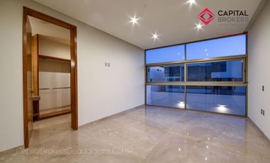Casa en Venta en Zapopan Ayamonte de Lujo con Alberca y Jardín