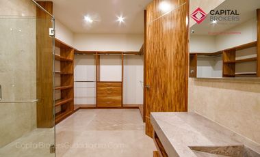 Casa en Venta en Zapopan Ayamonte de Lujo con Alberca y Jardín