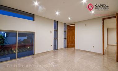 Casa en Venta en Zapopan Ayamonte de Lujo con Alberca y Jardín