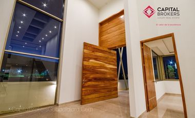 Casa en Venta en Zapopan Ayamonte de Lujo con Alberca y Jardín