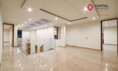 Casa en Venta en Zapopan Ayamonte de Lujo con Alberca y Jardín