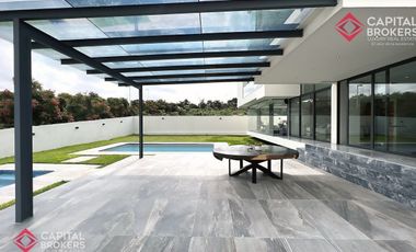 Casa en Venta en Zapopan Ayamonte de Lujo con Alberca y Jardín