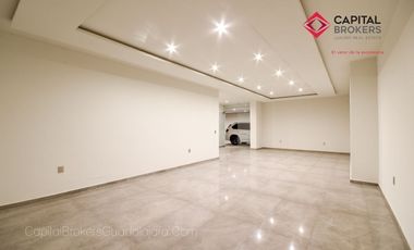 Casa en Venta en Zapopan Ayamonte de Lujo con Alberca y Jardín