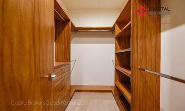 Casa en Venta en Zapopan Ayamonte de Lujo con Alberca y Jardín