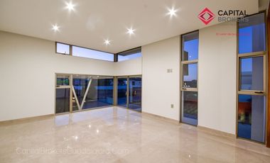 Casa en Venta en Zapopan Ayamonte de Lujo con Alberca y Jardín