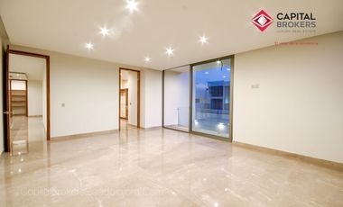 Casa en Venta en Zapopan Ayamonte de Lujo con Alberca y Jardín