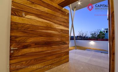 Casa en Venta en Zapopan Ayamonte de Lujo con Alberca y Jardín