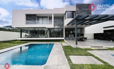 Casa en Venta en Zapopan Ayamonte de Lujo con Alberca y Jardín